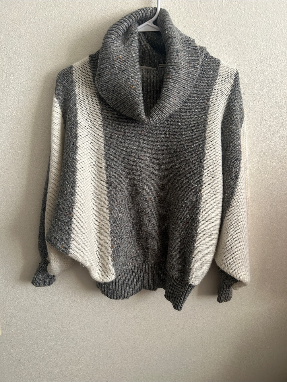 Vintage Jason Maxwell M 90's Gray & Cream Turtleneck Wool Ribbed Dolman Sleeves
